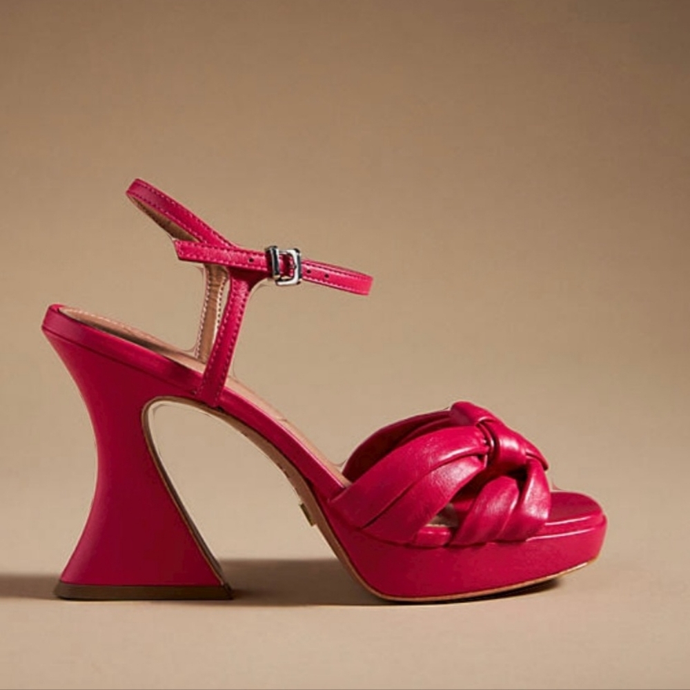 NIB Vicenza) Pink Knotted Platform
